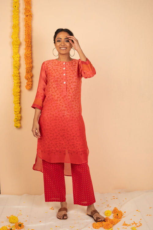 Buy Pink Chanderi Silk Kurta with Embroidered Pants and Powder Blue Tissue  Organza Scalloped Dupatta - Set of 3 | MN/100D/Set 3/PC12OCT | The loom